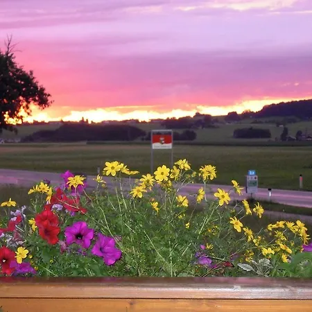 Vendégház Gaestehaus Jedinger Oberhofen am Irrsee