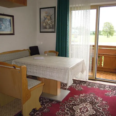 Vendégház Gaestehaus Jedinger Oberhofen am Irrsee