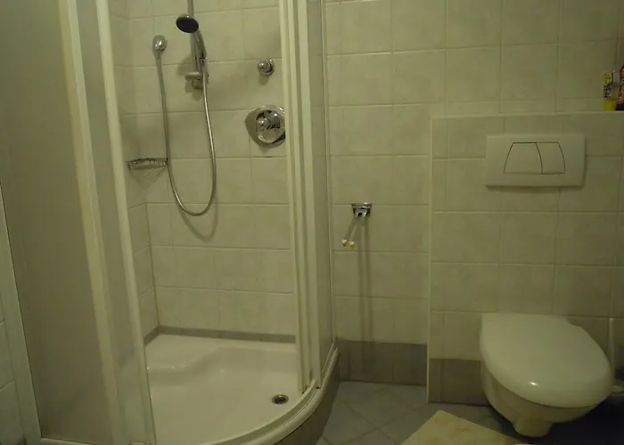 Πανσιόν Gaestehaus Jedinger Oberhofen am Irrsee