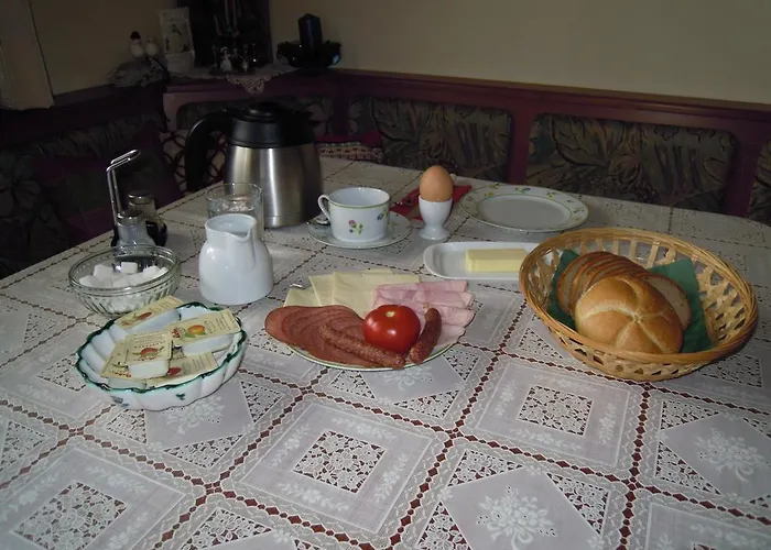 Gaestehaus Jedinger Πανσιόν Oberhofen am Irrsee