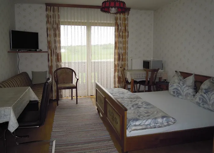 Gaestehaus Jedinger 게스트하우스 *